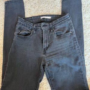Black Levi’s Skinny Jeans